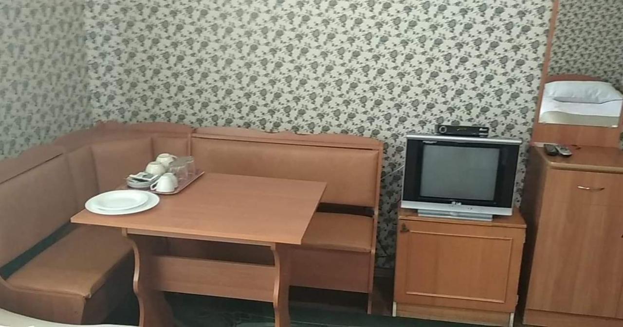 Hotel Gostynnyi Dvir Sharhorod Eksteriør bilde
