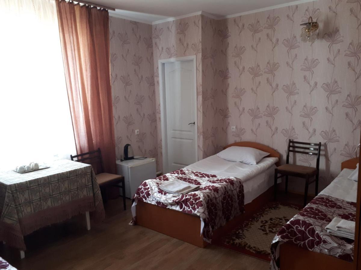 Hotel Gostynnyi Dvir Sharhorod Eksteriør bilde